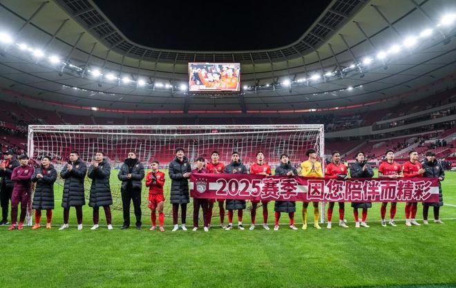 尴尬？海港亚冠3连败后，拉横幅欢庆中超卫冕！队长：明年冲第5冠