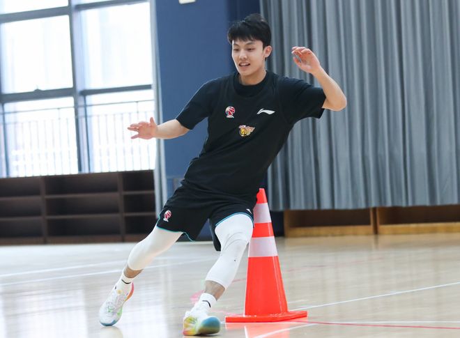 获得免测资格！广东中锋表现出色，全员通过体测