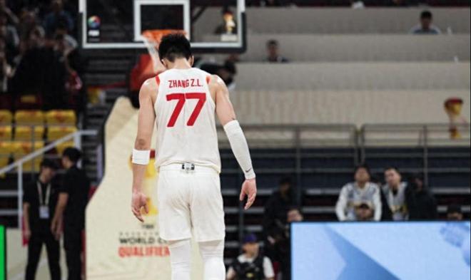 看了周琦1人拿球4人看的名场面，才知道王俊杰掩盖了郭士强的无能