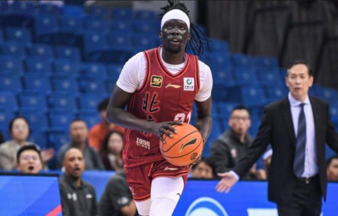 北京首钢队1胜3负，许利民谈奥莫特问题；同曦队主教练下课