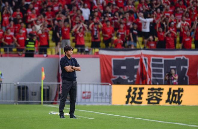 蓉城连场丢球！李扬盯人不紧，对手精妙配合，记者：丢的没脾气