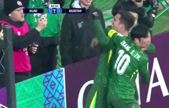 1-2！北京国安亚冠折戟，丢球后2分钟扳平，后场“玩火送点球”