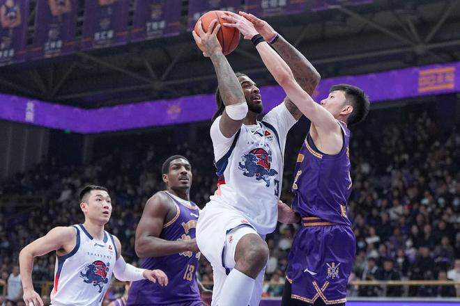 山东男篮赛季首战球员评分出炉，陈林坚获肯定，高诗岩有功有过