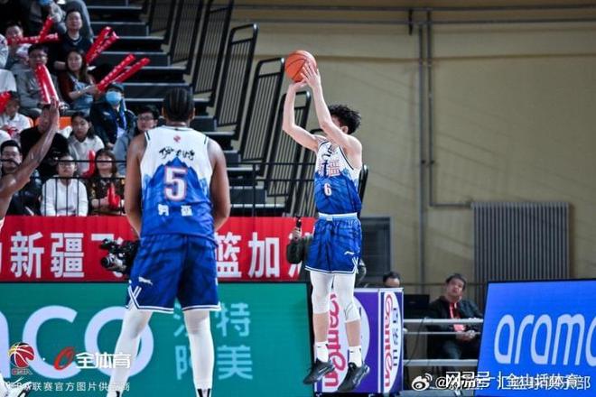 唉！运动战0分+0助+投篮三不沾，还给对手传球，球迷:这外援真水