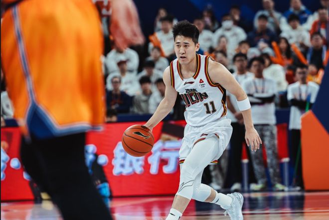 张镇麟首秀替补12中3，李弘权17开门红，辽宁旧将4记三分