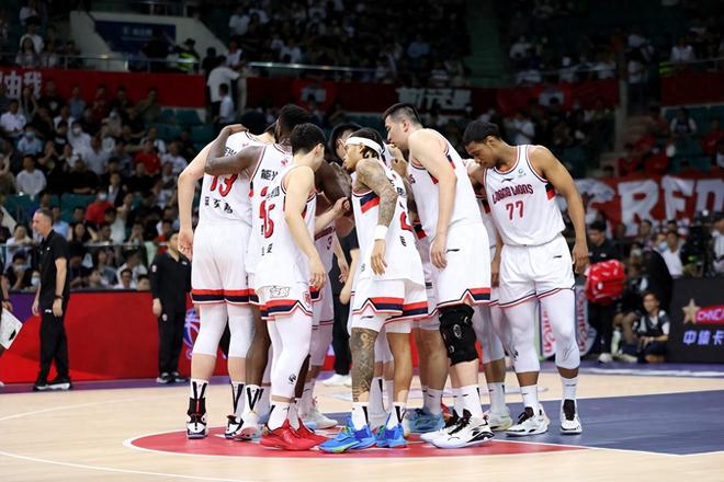 不想玩了！CBA多达8支球队摆烂，季后赛名额已没有悬念