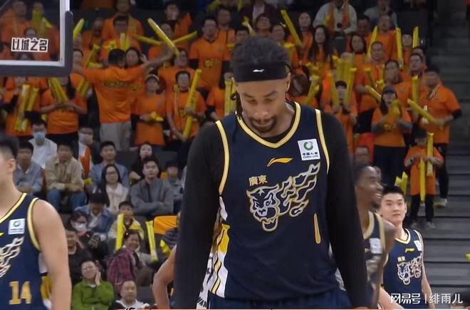 机会来了！广东队正式重用黄明依，杜锋被迫放弃张皓嘉？