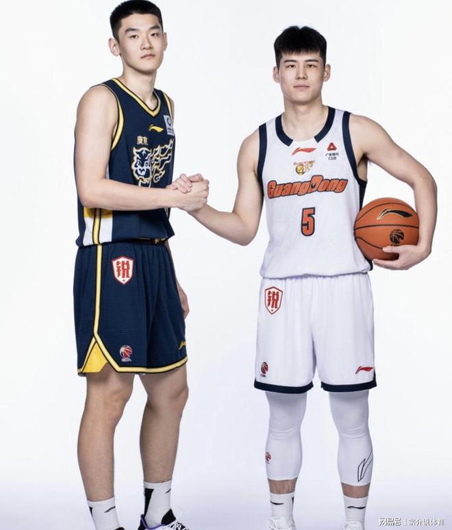 爆料广东队两大混子球员被淘汰，杜锋大动作，宣布重要决定