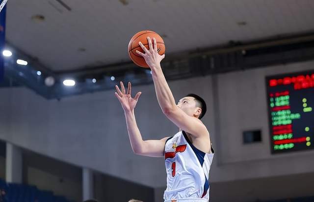 广东队3分险胜浙江，徐杰带伤出战好于胡明轩，郭士强看到了吗