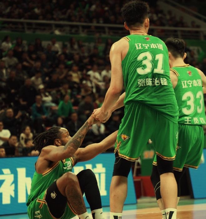 虽然威尔斯9投仅2中，但是布朗高效贡献7分，辽篮只是落后1分而已