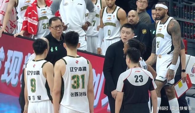 CBA新赛季最火爆一战！辽篮一回合吃3T送6罚：杨鸣暴怒坑惨辽宁？