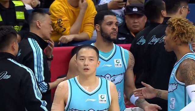 太夸张了！他打了25分钟，轰56分6板6助，成新赛季第一人，挡不住