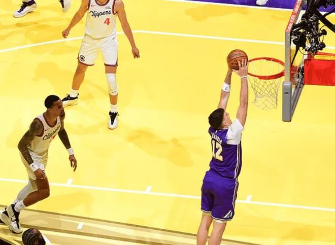 湖人三巨轰99分，却曝最大隐患！首发替补严重失衡，八村下替补吧