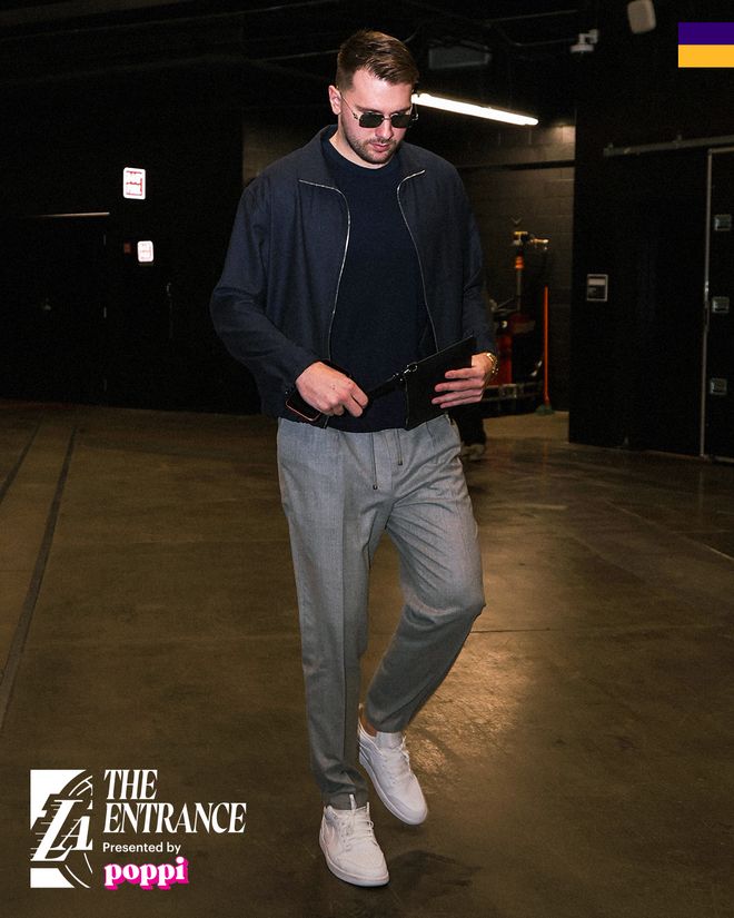 东契奇29+6湖人拒绝逆转战胜太阳，勒布朗26+8失误布克27+7