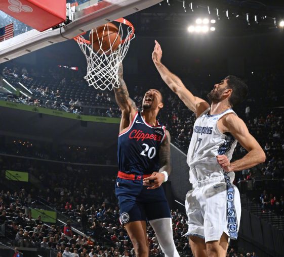 又崩盘！快船领先9分变落后8分：哈登带伤出战，杰克逊轰21分