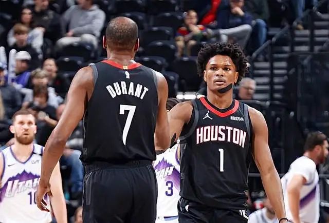 艰难取胜，火箭2分击沉快船守住主场，一奇兵成球队赢球关键