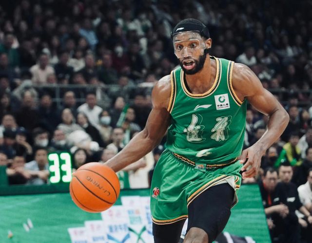 正式确定!弗格加盟上海男篮,携手洛夫顿,卢伟冲击总冠军