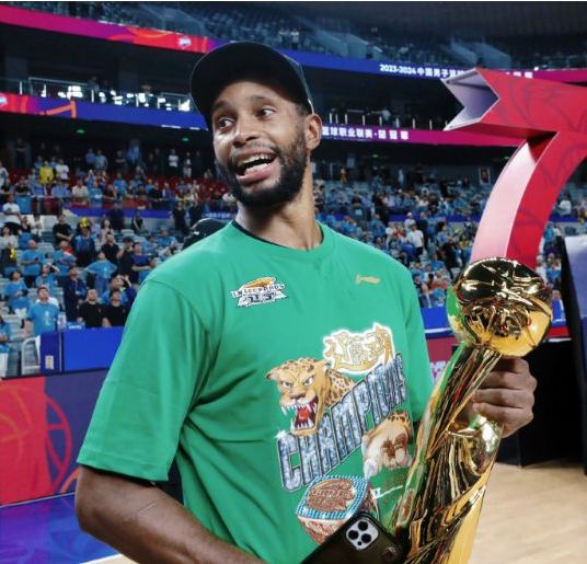 重磅!上海男篮签约前辽篮3冠FMVP弗格 重新搭档张镇麟