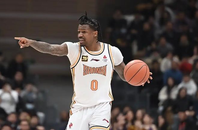 古德温已抵达上海！与卢伟洽谈+自律训练，办理完CBA手续回卡塔尔