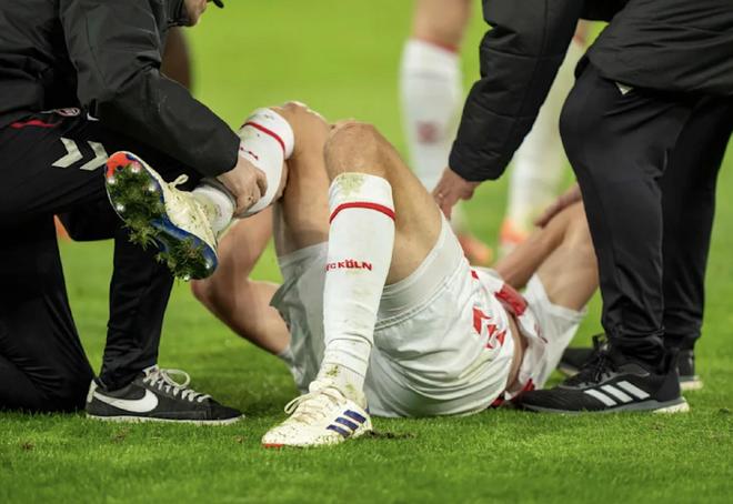 在对阵多特时科隆球员许伯斯右膝重伤,预计将伤缺数月