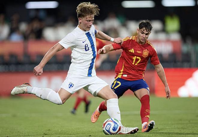 德天空:法兰克福正在与尤尔加登中场西尔塔宁就转会进行谈判