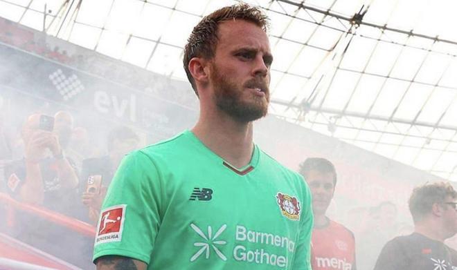 丟7球后球迷鼓掌嘲讽,药厂门将:门将肯定不喜欢这种行为