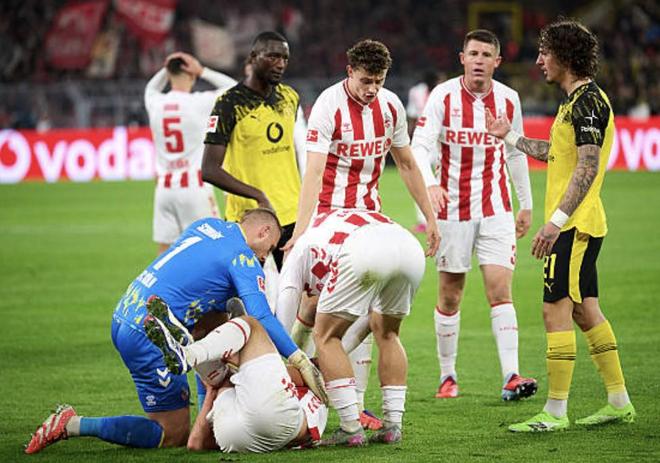 科隆主帅:许伯斯清楚自己的膝盖情况不妙,情况看起来很糟糕