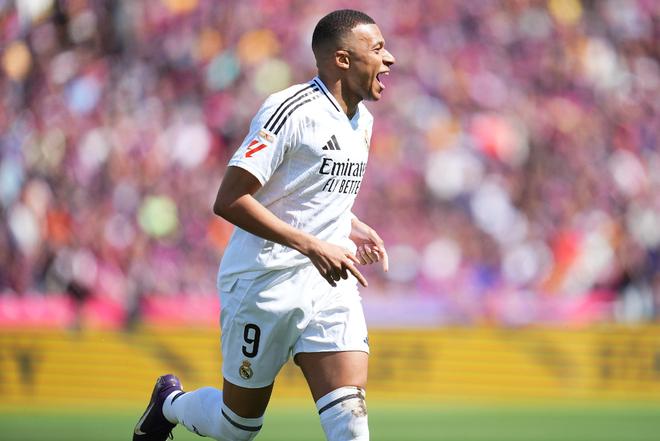 姆巴佩代表皇马4次参加国家德比打进5球,已连续3场取得进球