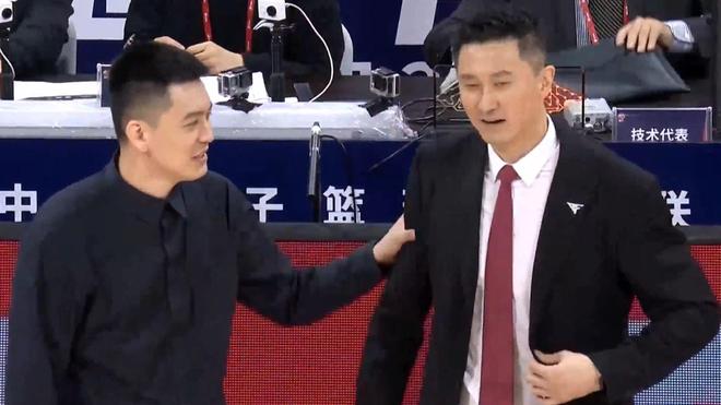 廣東3消息！杜鋒回懟楊鳴，李春江正式回歸，胡明軒“背刺”徐杰