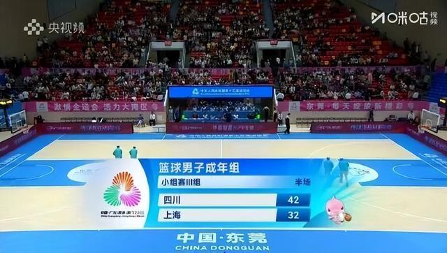 “双李”各得19分，上海男篮不敌四川