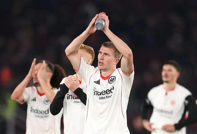 法兰克福后卫：巴萨的比赛风格非常大胆，你会欣赏他们的水平