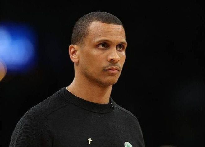 美记:尼克斯解雇锡伯杜后,曾试图追求凯尔特人主帅马祖拉