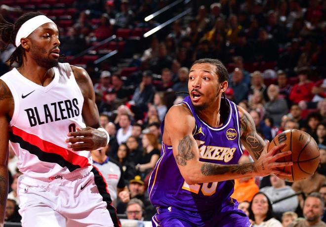 恭喜！湖人撿漏64萬21歲新星真香：三巨頭缺陣，他轟25+6閃耀