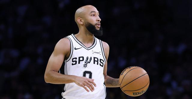 馬刺官方：麥克勞林在訓(xùn)練中遭遇右腿筋拉傷