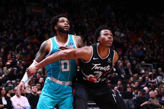 巴恩斯制勝壓哨封蓋！猛龍險勝黃蜂4連勝 鶯歌27分三球20+8