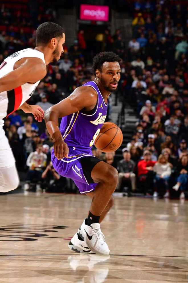 追平生涯紀(jì)錄！布朗尼5+6助攻賽季首進(jìn)三分 連獲重用太勵志