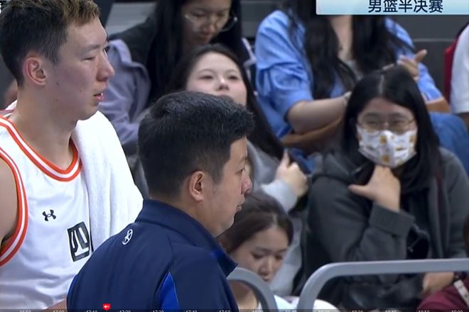 周琦19+9无缘决赛，胡金秋空砍21分，余嘉豪隔扣晋级决赛