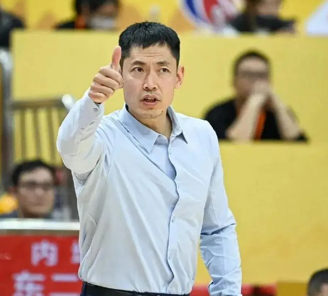 张庆鹏把北控带歪了！进攻对轰，却无防守，有两悍将也用不明白！