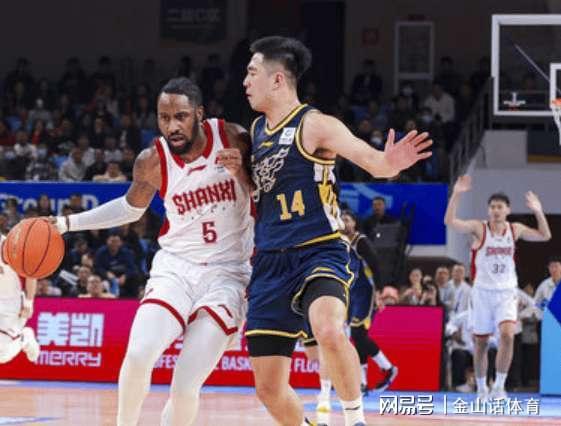 太差了！6投1中+2次上空篮不进+运球出界，网友:这也是职业球员？