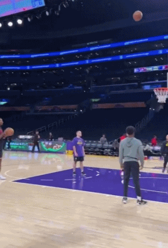 手感不错!杨瀚森赛前三分5中5