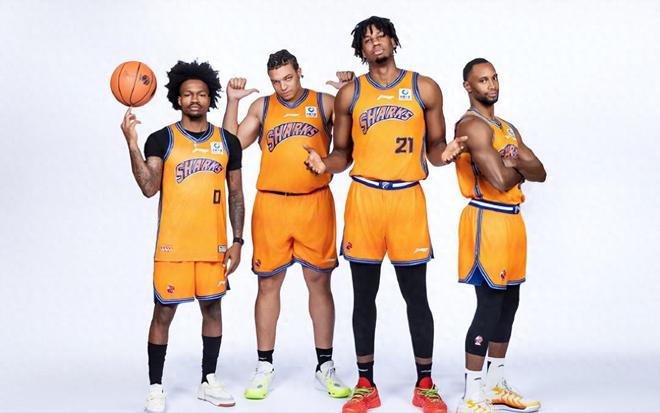 不会裁掉弗格！上海男篮将其合同转正，需要他的季后赛经验