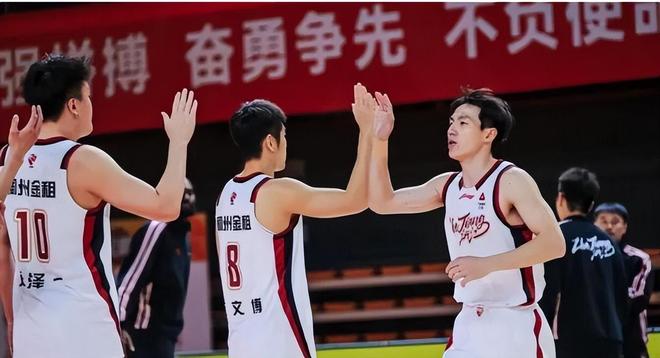 35分大胜CBA黑马，球迷：原来不是浙江球员水平差，而是丁伟太差