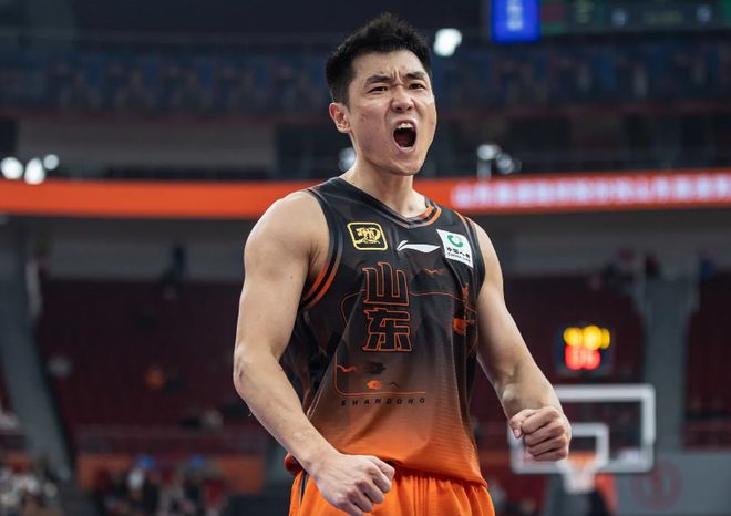 山东男篮遭打击：国手高诗岩双腿膝盖积水严重 将无缘对阵北京