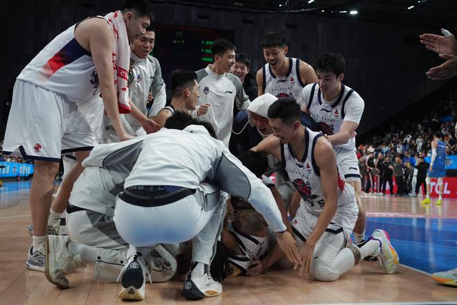 山东男篮绝杀之夜，仍有两将令人绝望，尽早弃用有利无害