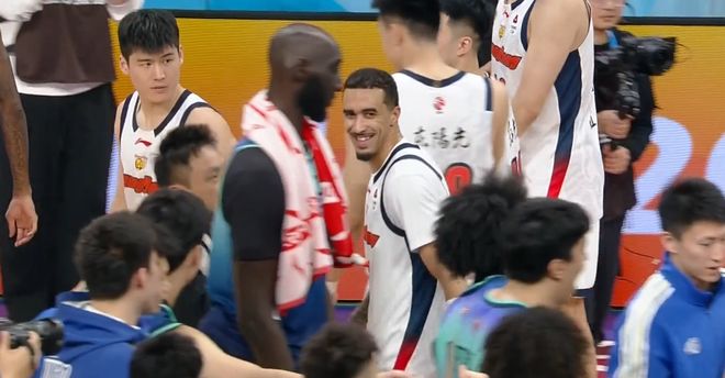 34分大胜58分惨案！一夜创6大纪录，青岛反超北京，广东无缘前二