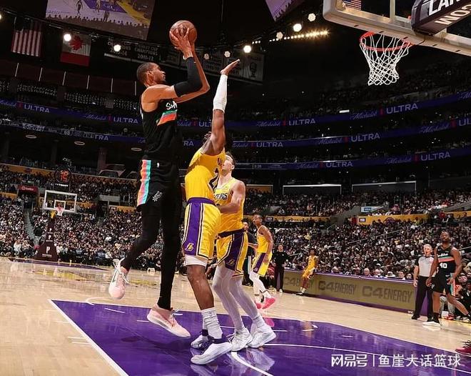 惨败！文班40+12创三纪录，布朗尼12+6卡斯尔伤退，老詹纪录终结