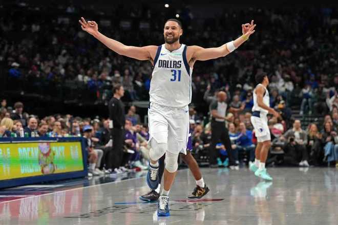 克莱半场23+6三分迎17000分里程碑 独行侠三状元缺席大胜爵士