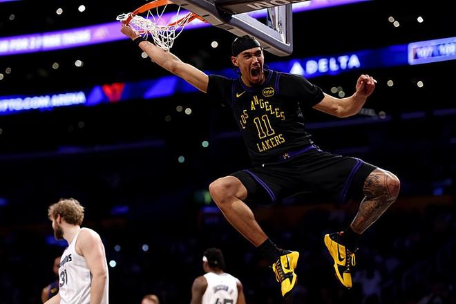 替补中锋的表现确实越来越好了，但湖人似乎又走回到了老路上？