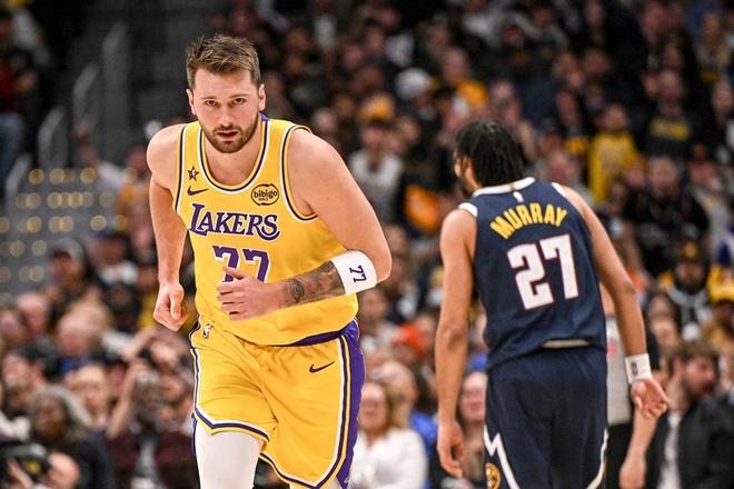 又轰38+13+10助，超约基奇升历史第二！有你之后湖人不再惧怕掘金