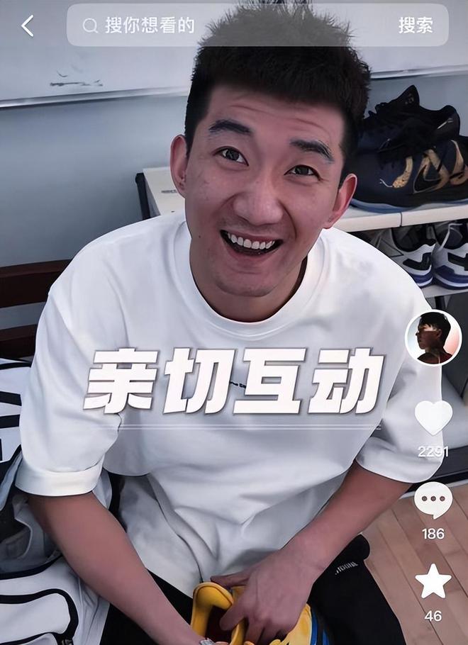 太有意思了！周琦自嘲打不过就加入广厦，遭孙铭徽调侃是波兰人